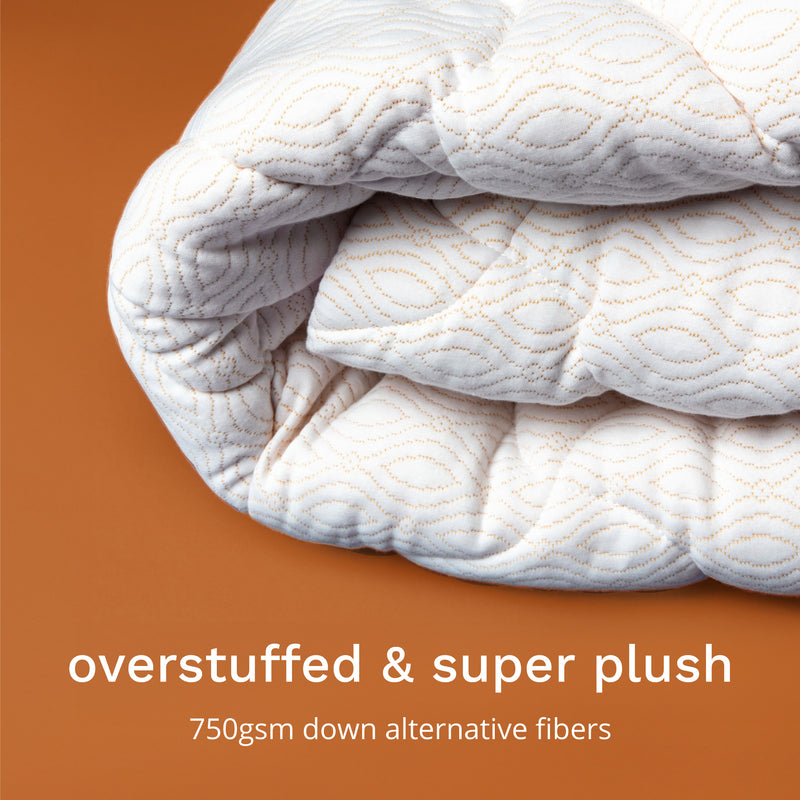 Overstuffed & super plush. 750gsm down alternative fibers.