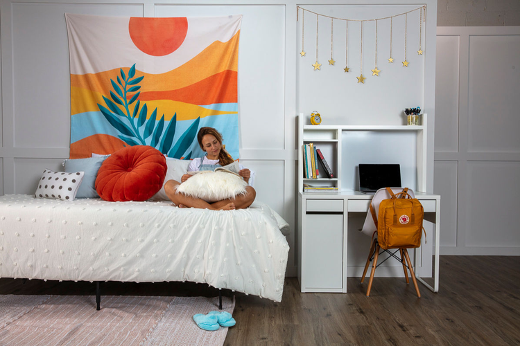 Decorating Tips To Guarantee Your College Dorm is Everyone's Favorite Hangout
